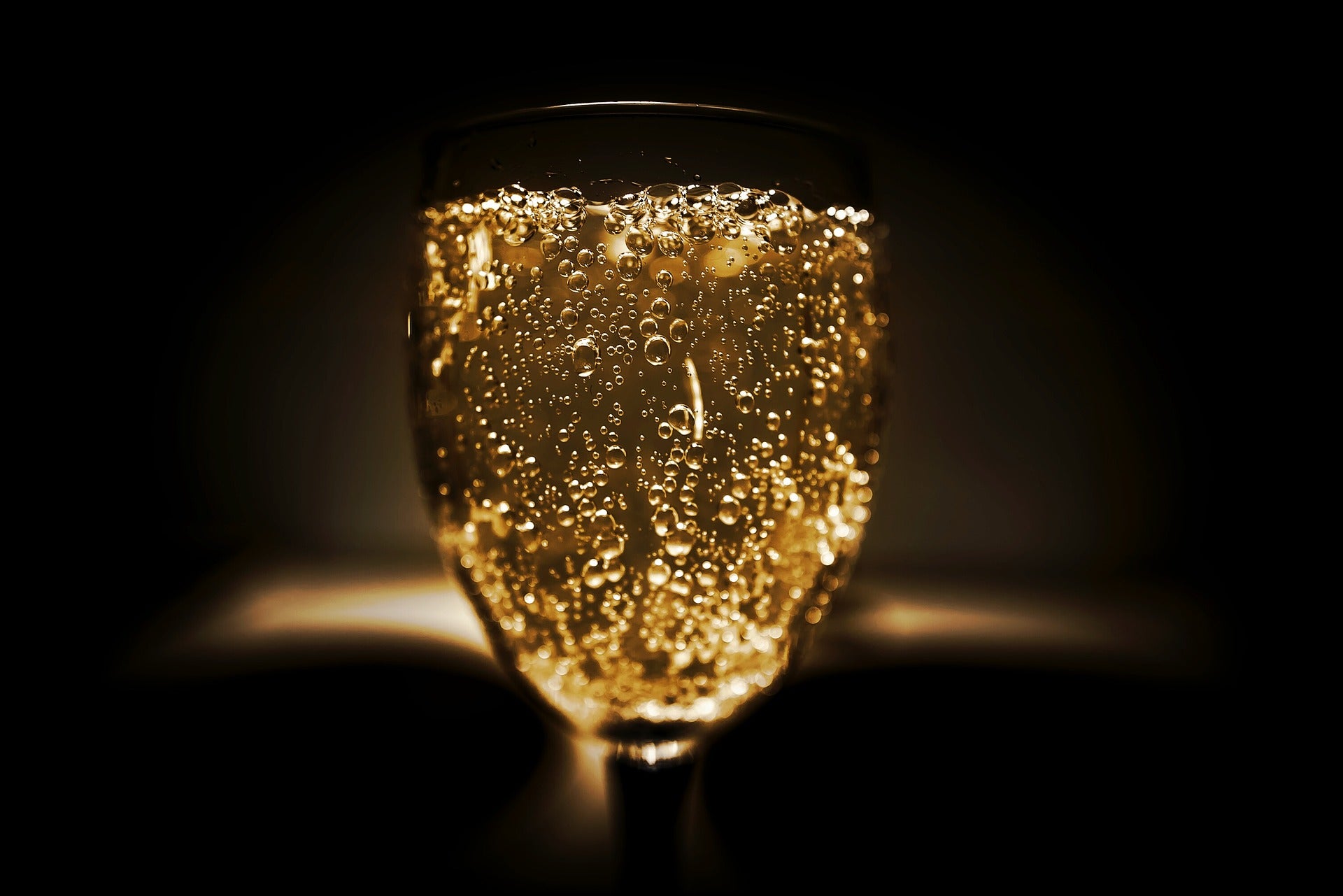 CHAMPAGNE & BUBBLES